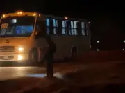 Autobús abandonado con motor encendido genera alarma en carretera de San Luis Potosí