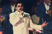 Bad Bunny es coronado como Artista del Año en Premios Lo Nuestro 2024