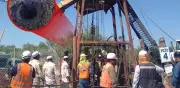 Buzo de la Marina ingresa al pozo 4 en rescate de mineros en Coahuila