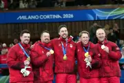 Canadá supera acusaciones de trampa y se corona con oro en curling en Juegos Olímpicos
