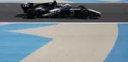 Checo Pérez sufre fallas en test de Bahréin y termina último mientras Mercedes domina