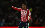 Chivas enfrenta el Clásico Nacional con baja clave: Luis Romo fuera por lesión