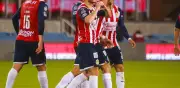 Chivas rompe su sequía goleadora con contundente victoria 4-1 sobre León en amistoso