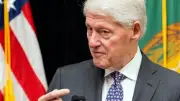 Clinton niega conocimiento de actividades de Epstein en entrevista con ABC