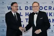 Clinton y Spacey Asisten a Gala de Cine por la Paz en Berlín, Unen Voces por la Diplomacia