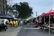 Comercio informal invade calles aledañas al Parque Libertad en Monterrey