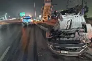 Conductor se duerme al volante y provoca aparatoso vuelco en Leones