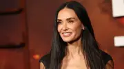 Demi Moore rejuvenece 20 años con su nuevo look en la Semana de la Moda de Milán