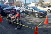 Detienen a dos sujetos en motocicletas robadas en operativo policial