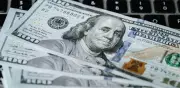 Dólar se fortalece frente al peso tras minuta del Banxico; cotiza en $17.23