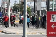 Ejecutan a hombre en parada de autobús en Nuevo León; investigan crimen