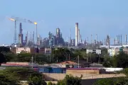Estados Unidos autoriza a petroleras reanudar operaciones en Venezuela