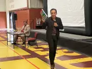 Exfuncionario de la SEP se atrinchera en oficinas tras su remoción; oposición exige explicaciones