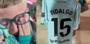 Fidalgo conmueve a España: regala su playera a 'Guille', un niño del Betis que llora de emoción