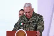 General Trevilla se quiebra al honrar a elementos caídos en operativo