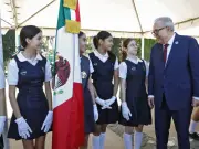 Gobernador de Sinaloa encabeza emotiva ceremonia del Día de la Bandera con abanderamiento estudiantil
