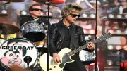 Green Day abre el Super Bowl con show explosivo y mensaje político en el Levi's Stadium