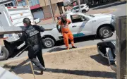 Guadalajara: Policía detiene a tres por tirar basura en avenida López Mateos
