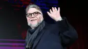 Guillermo del Toro brilla en el centro de la foto oficial de nominados al Oscar 2026