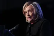 Hillary Clinton afirma desconocer crímenes de Jeffrey Epstein antes de su arresto