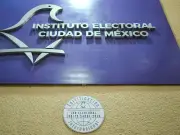IECM desecha queja por precampaña pero abre investigación por uso de recursos