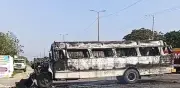 Incendian autobuses y vehículos en Oaxaca; Fiscalía investiga vínculos con extorsión