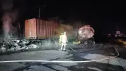 Incendio de tractocamión en autopista Guadalajara-Colima deja un lesionado leve