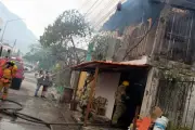 Incendio devasta dos habitaciones de vivienda en Nuevo León, sin heridos reportados
