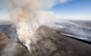 Incendio en Everglades supera 10,400 hectáreas y amenaza viviendas en Florida
