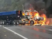 Incendio y asalto en carretera Veracruz-Puebla tras captura de El Mencho