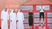 Isaac del Toro domina la etapa inaugural y estrena el maillot en el UAE Tour 2026