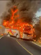 Jalisco en llamas: Narcobloqueos y quema de vehículos tras operativo federal en Tapalpa