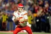 Kansas City Chiefs reestructuran el contrato de Patrick Mahomes, el quarterback más caro de la NFL