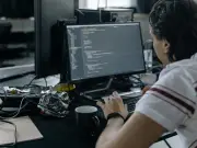 La IA impulsa jornadas laborales extremas en Silicon Valley mientras crece el desgaste humano