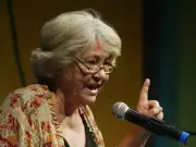 La poeta brasileña Adélia Prado recibe el alta tras fracturas y cirugías