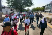 Maestros de Guerrero Marchan Exigiendo Bono de Despensa y Mejores Condiciones Laborales