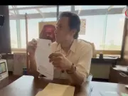 Marx Arriaga recibe oficio para abandonar la SEP tras cinco días de resistencia