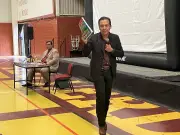 Marx Arriaga se atrinchera en la SEP tras su destitución y anuncia protesta con propuesta