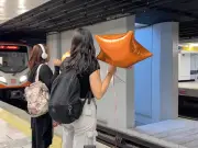 Metro advierte sobre peligro eléctrico por globos metálicos en Día del Amor y la Amistad