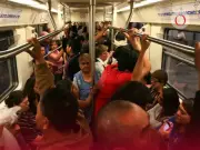 Metro CDMX endurece normas: prohibido correr y sentarse en el piso desde 2026