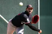Minnesota Twins pierde a su lanzador estrella Pablo López por lesión en el brazo