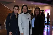 Noche de Standup Reúne a Figuras del Entretenimiento Mexicano en Evento Social