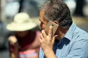 Operadores rechazan frenar registro de usuarios de celulares en México
