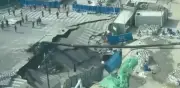 Pánico en Shanghai: Socavón Gigante en Zona de Metro Sorprende a Transeúntes