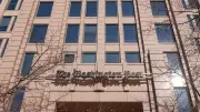 Renuncia director general del Washington Post tras despido masivo de un tercio de su personal