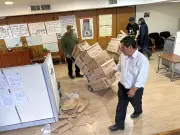 SEP desaloja pertenencias de Marx Arriaga mientras él aguarda notificación oficial