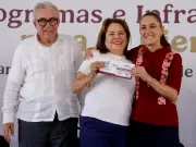 Sheinbaum entrega apoyos de bienestar social en Sinaloa durante gira oficial