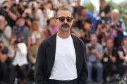 Shia LaBeouf sale de prisión y regresa a la fiesta del Mardi Gras en Nueva Orleans