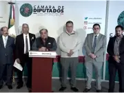 Taxistas del AICM piden a Guardia Nacional expulsar a Uber por competencia desleal