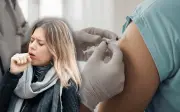 ¿Tos o gripe leve? No es impedimento para vacunarse contra el sarampión